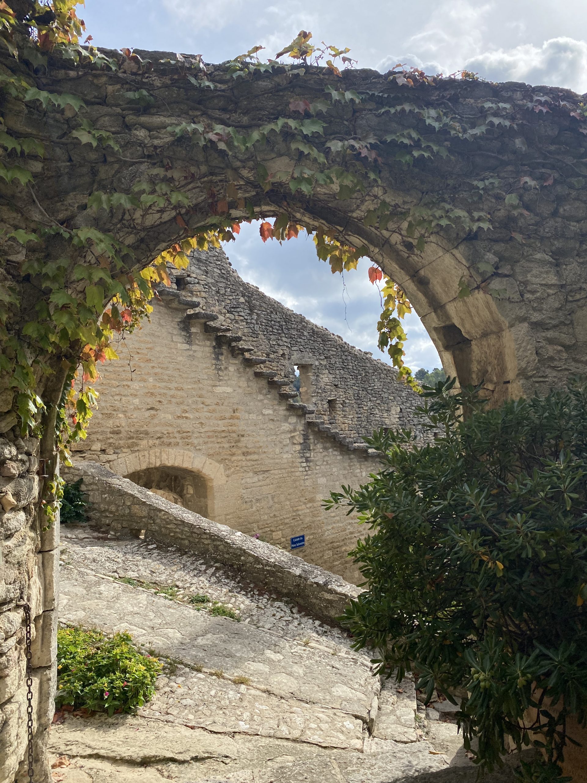 bonnieux luberon village style